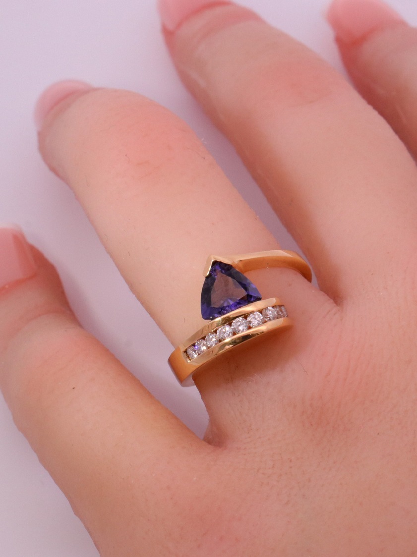 14K White Gold – Size 8 1/2 – SW10213